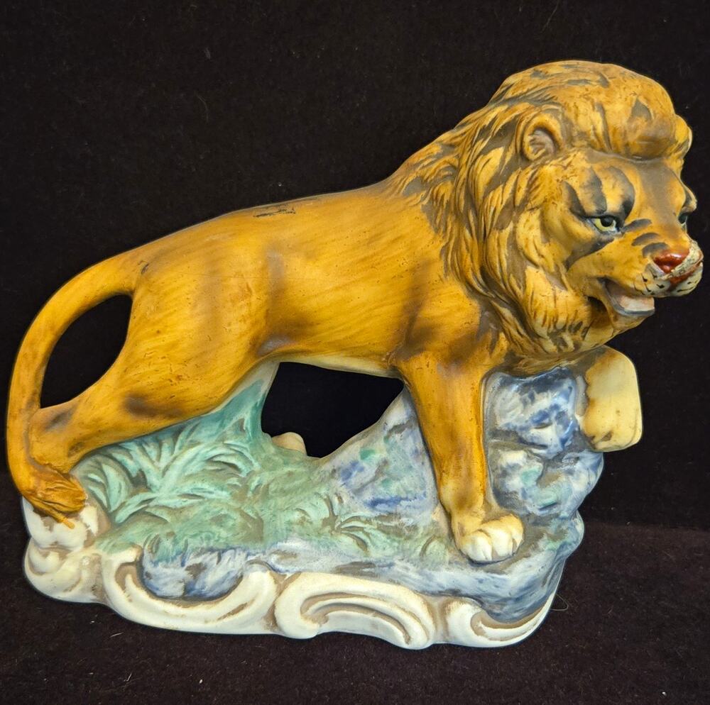 Vintage Ceramic Lion Figurine Statue Hand Painted Taiwan Matte Finish 9DA-16.6